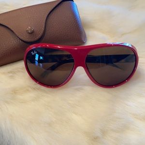 Big red Ray Bans ❤️